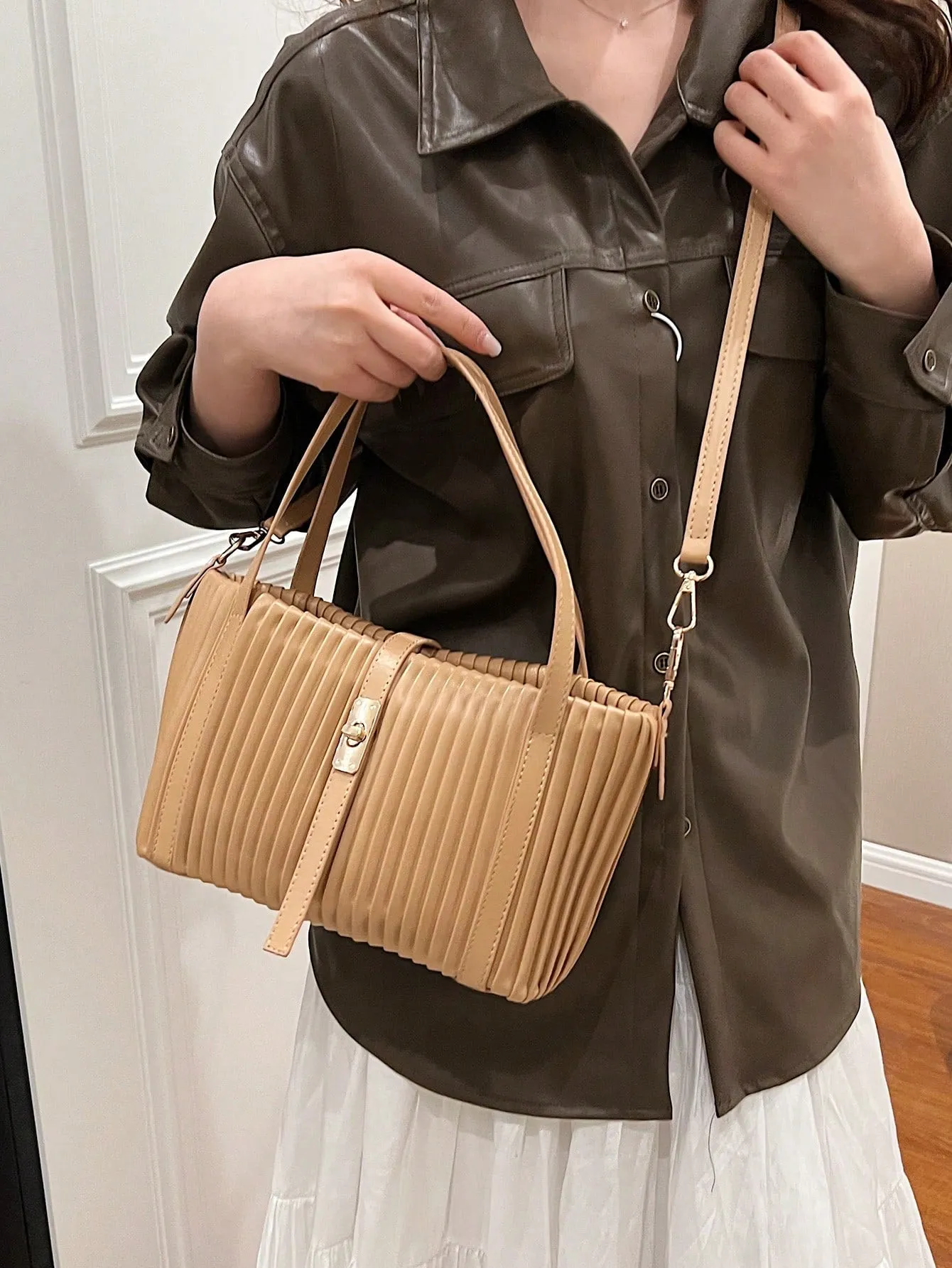 2024 New Arrivals: Cabbage Basket Style Solic Color Casual Fashion Handbag