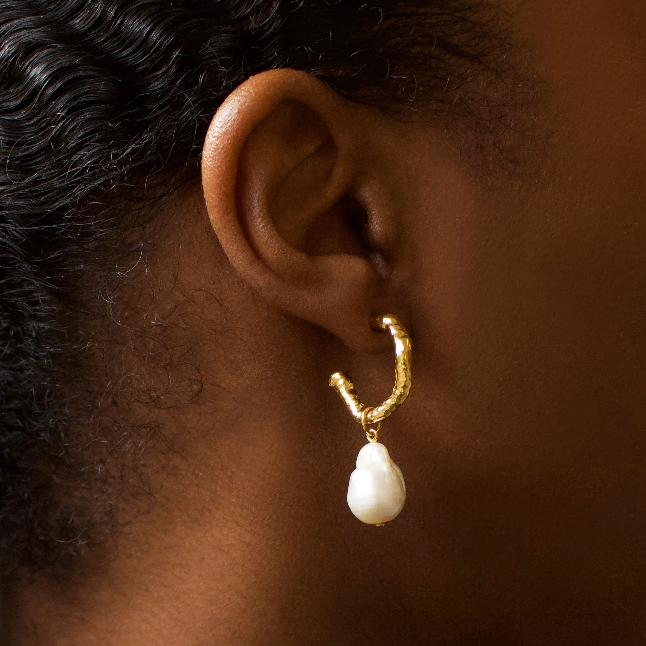 Baroque Pearl Molten Hoop Earring