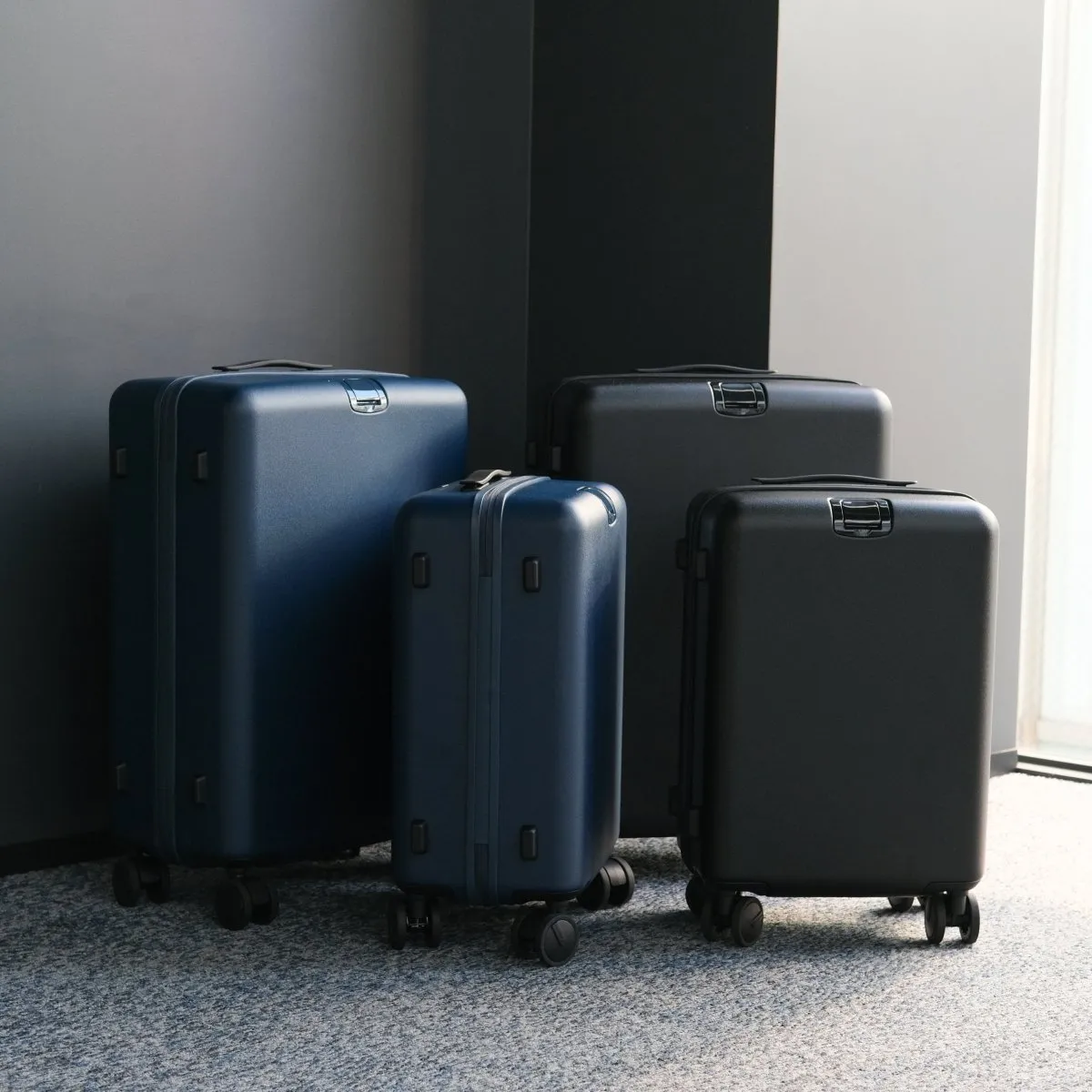 Essential Luxe Suitcase（Dark Blue）