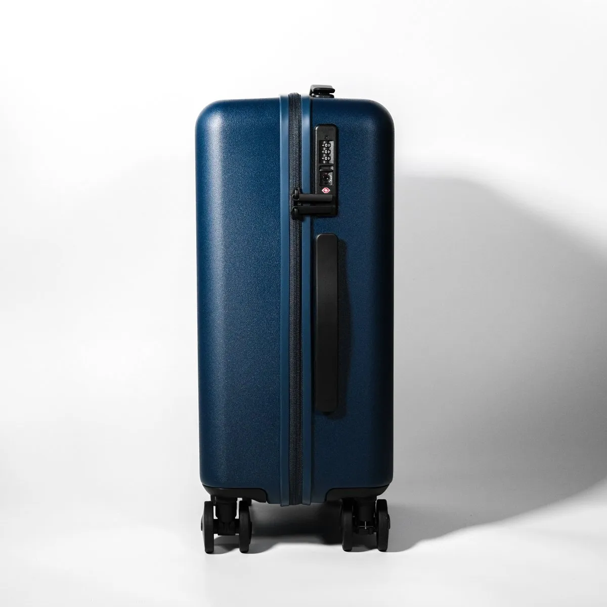 Essential Luxe Suitcase（Dark Blue）