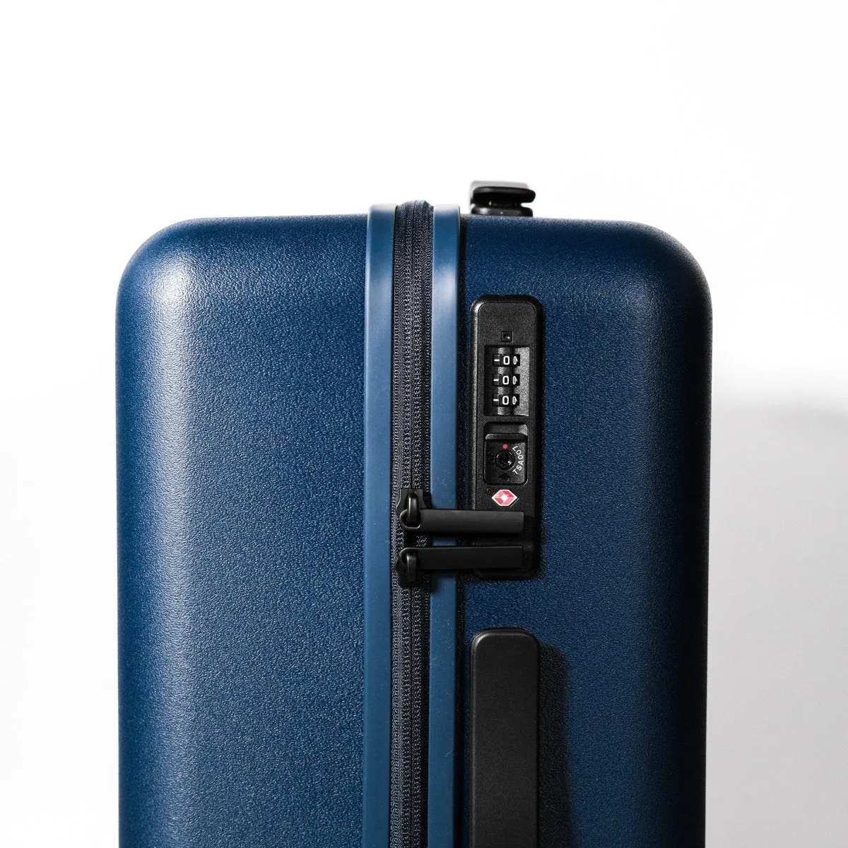 Essential Luxe Suitcase（Dark Blue）