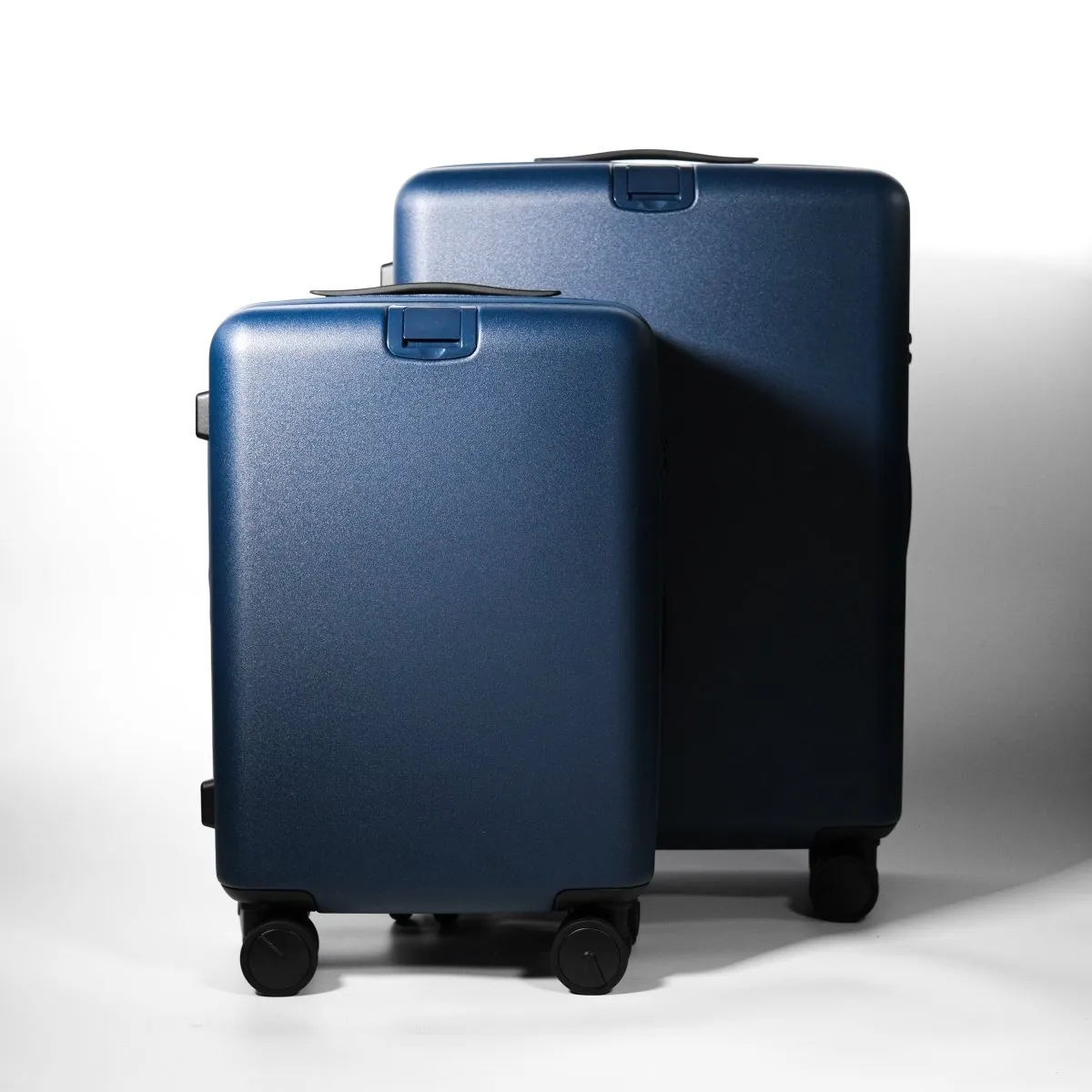 Essential Luxe Suitcase（Dark Blue）