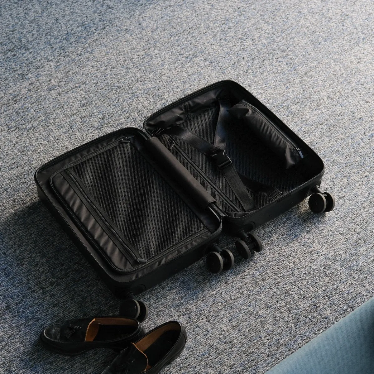 Essential Luxe Suitcase（Dark Blue）