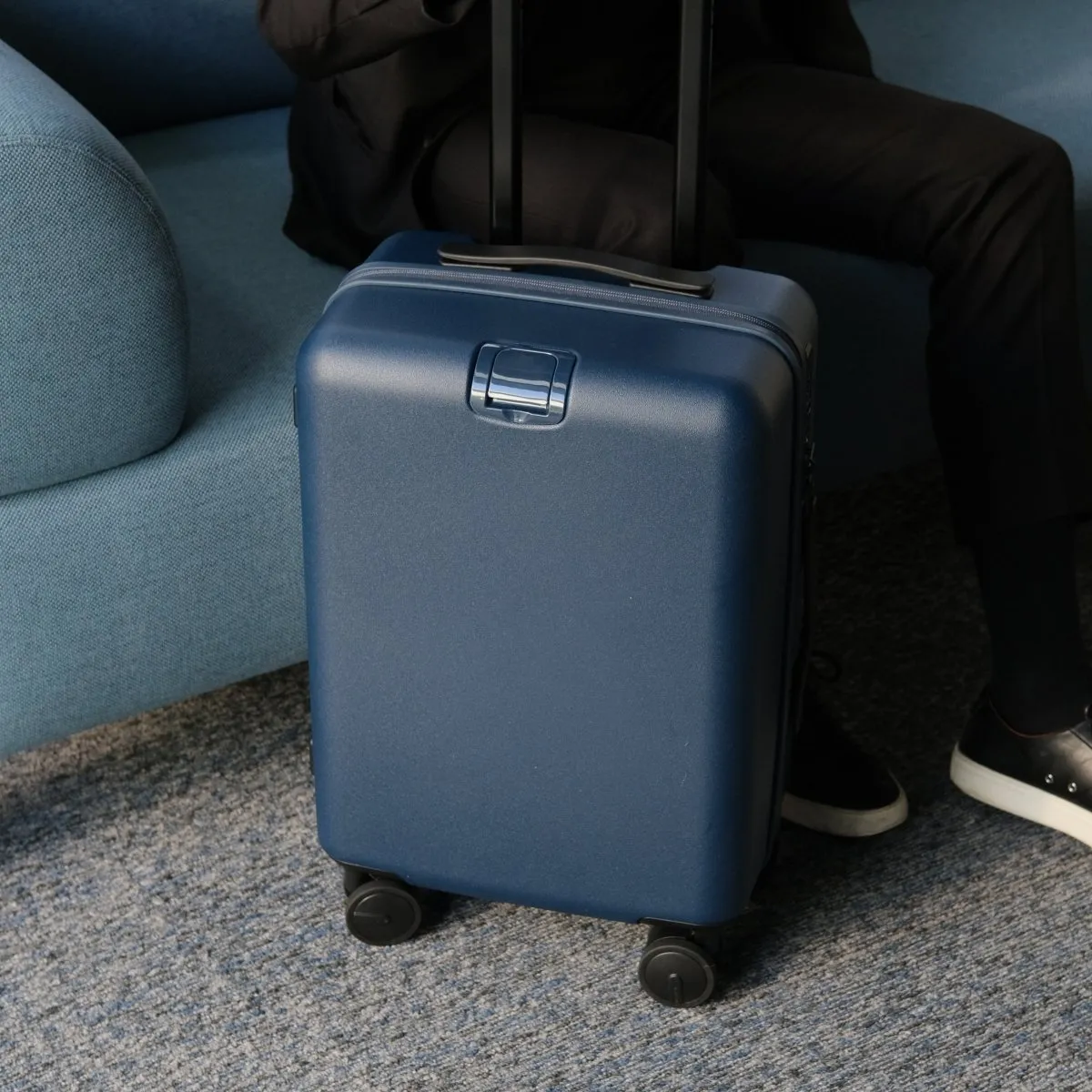 Essential Luxe Suitcase（Dark Blue）