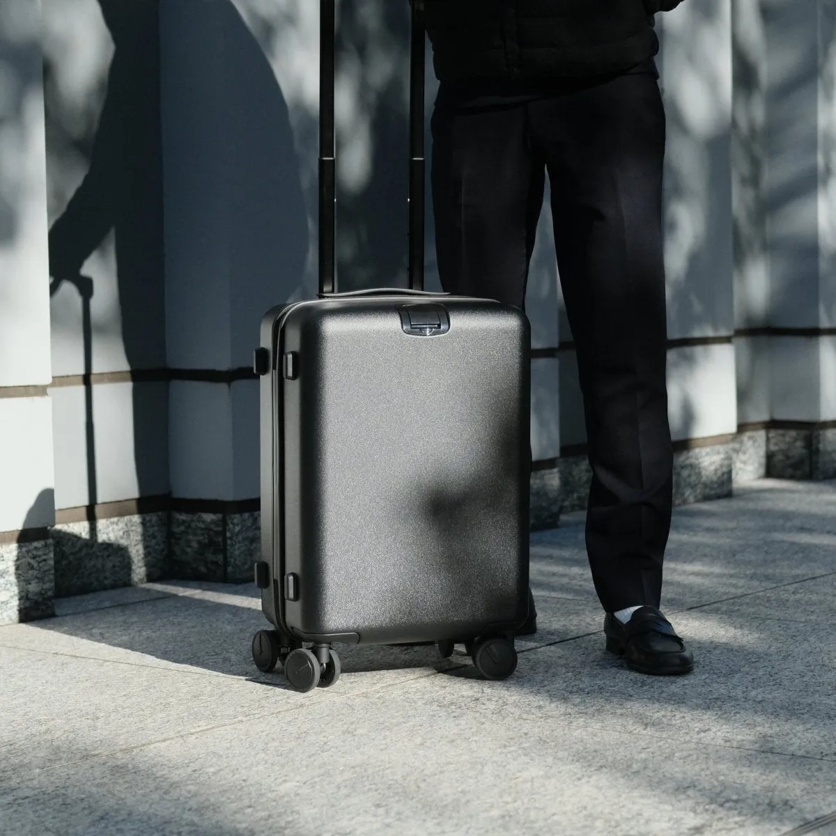 Essential Luxe Suitcase（Dark Blue）