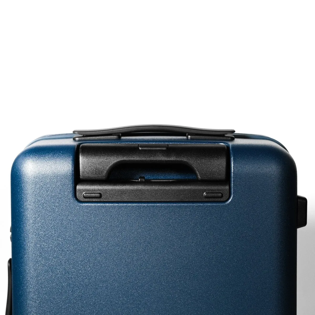 Essential Luxe Suitcase（Dark Blue）