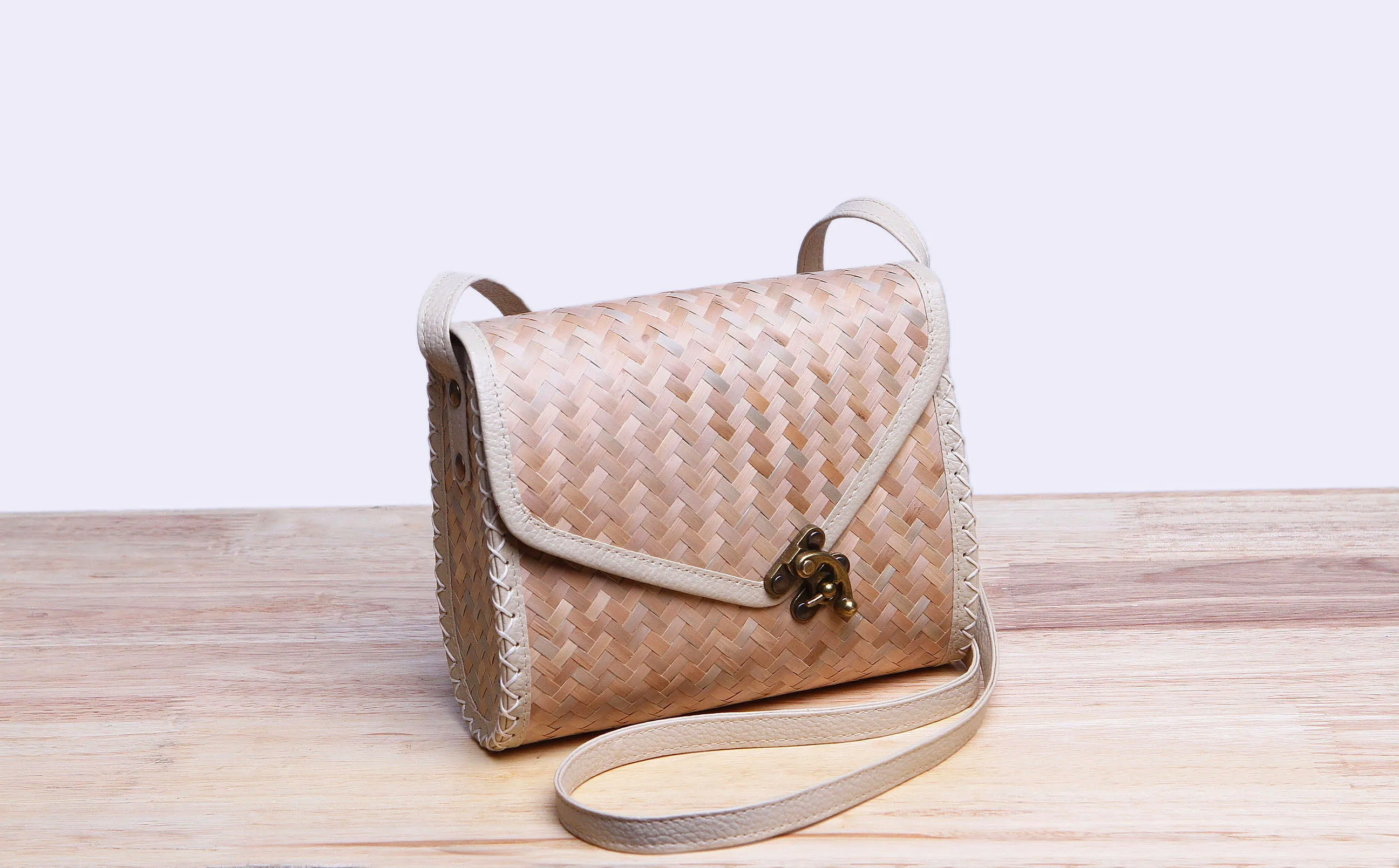 Sedge Nude Saddle Bag